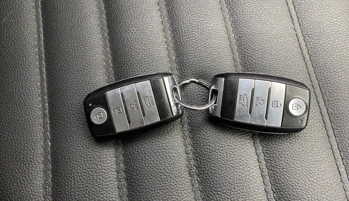 2020 KIA SONET HTX 1.0 IMT, Petrol, Manual, 68,265 km, Key Close Up