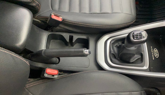 2020 KIA SONET HTX 1.0 IMT, Petrol, Manual, 68,265 km, Gear Lever