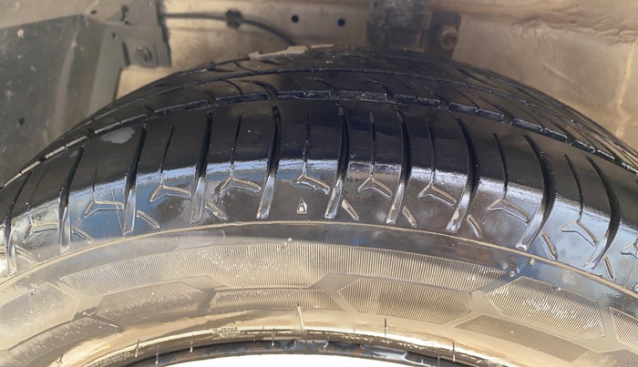 2017 Maruti Ertiga VDI SHVS, Diesel, Manual, 1,34,066 km, Left Front Tyre Tread