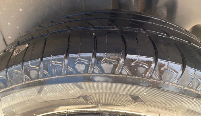 2017 Maruti Ertiga VDI SHVS, Diesel, Manual, 1,34,066 km, Left Rear Tyre Tread