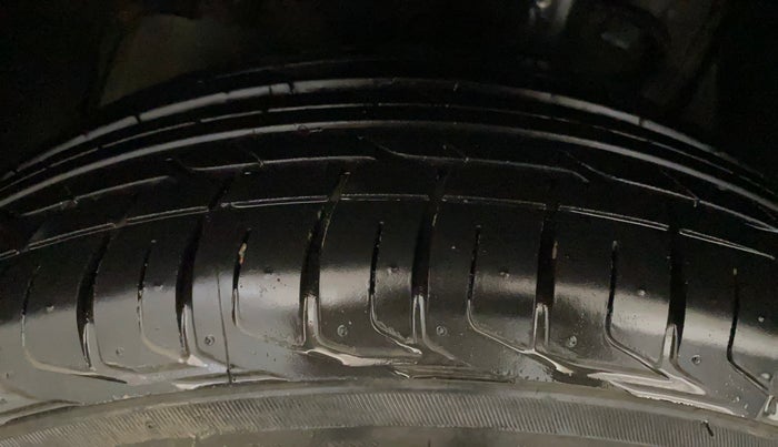 2022 Tata NEXON XM PETROL, Petrol, Manual, 1,16,522 km, Left Front Tyre Tread
