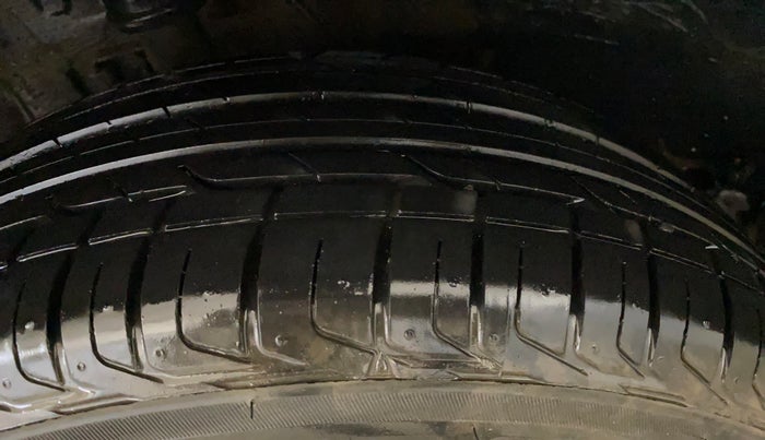 2022 Tata NEXON XM PETROL, Petrol, Manual, 1,16,522 km, Right Rear Tyre Tread