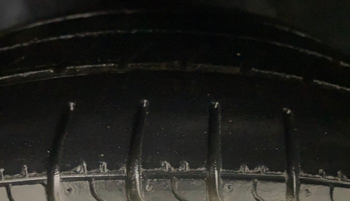 2015 Hyundai Eon 1.0 MAGNA +, Petrol, Manual, 82,902 km, Left Front Tyre Tread