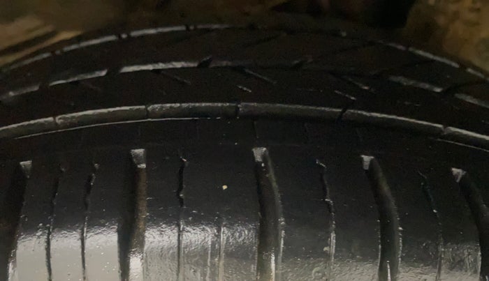 2015 Hyundai Eon 1.0 MAGNA +, Petrol, Manual, 82,902 km, Left Rear Tyre Tread