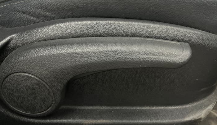 2016 Hyundai i20 Active 1.2 S, Petrol, Manual, 54,652 km, Driver Side Adjustment Panel