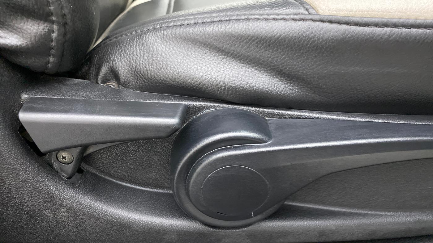 2017 Tata Tiago XZ DIESEL, Diesel, Manual, 52,818 km, Driver Side Adjustment Panel