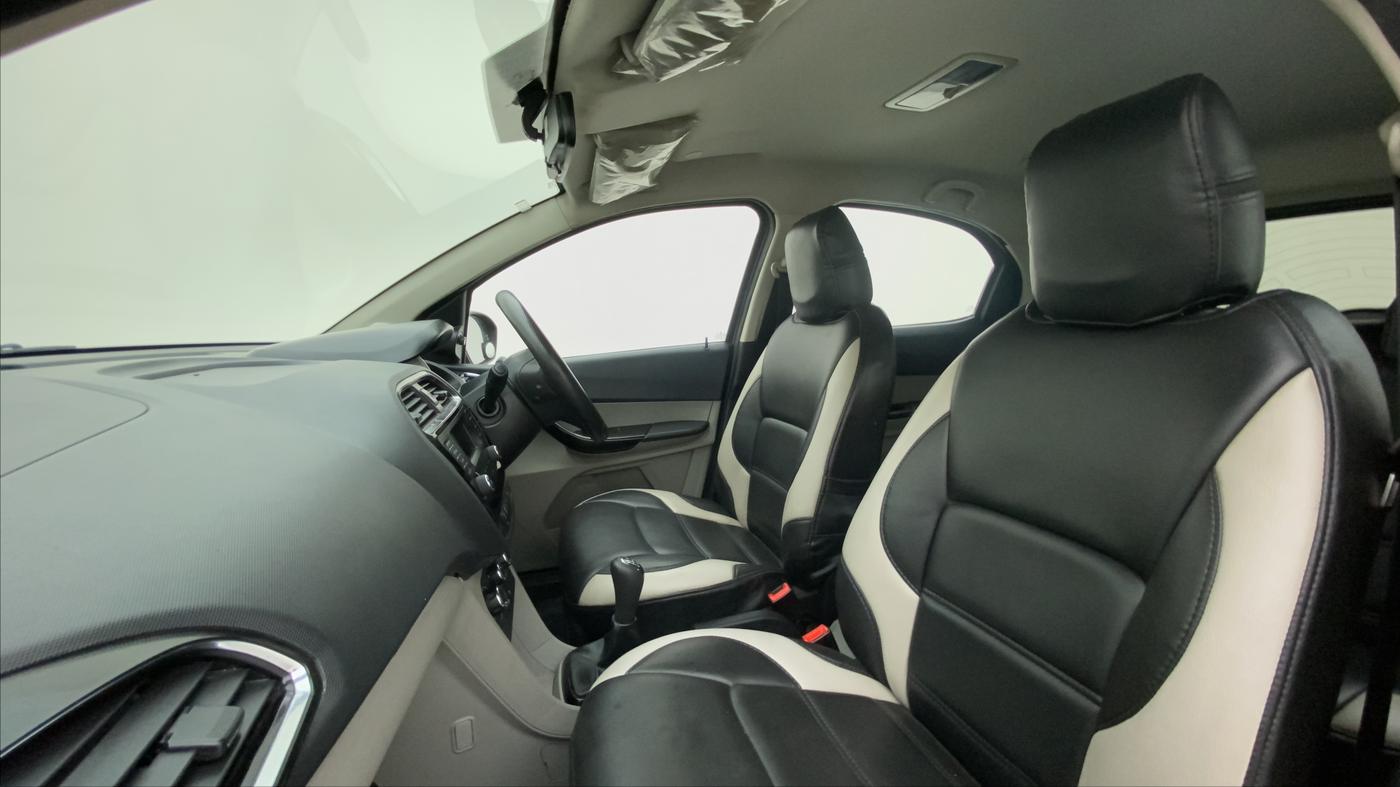 2017 Tata Tiago XZ DIESEL, Diesel, Manual, 52,818 km, Right Side Front Door Cabin