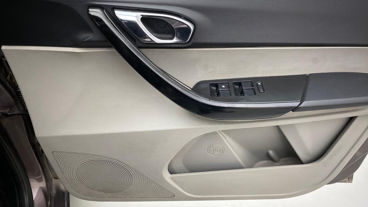 2017 Tata Tiago XZ DIESEL, Diesel, Manual, 52,818 km, Driver Side Door Panels Control