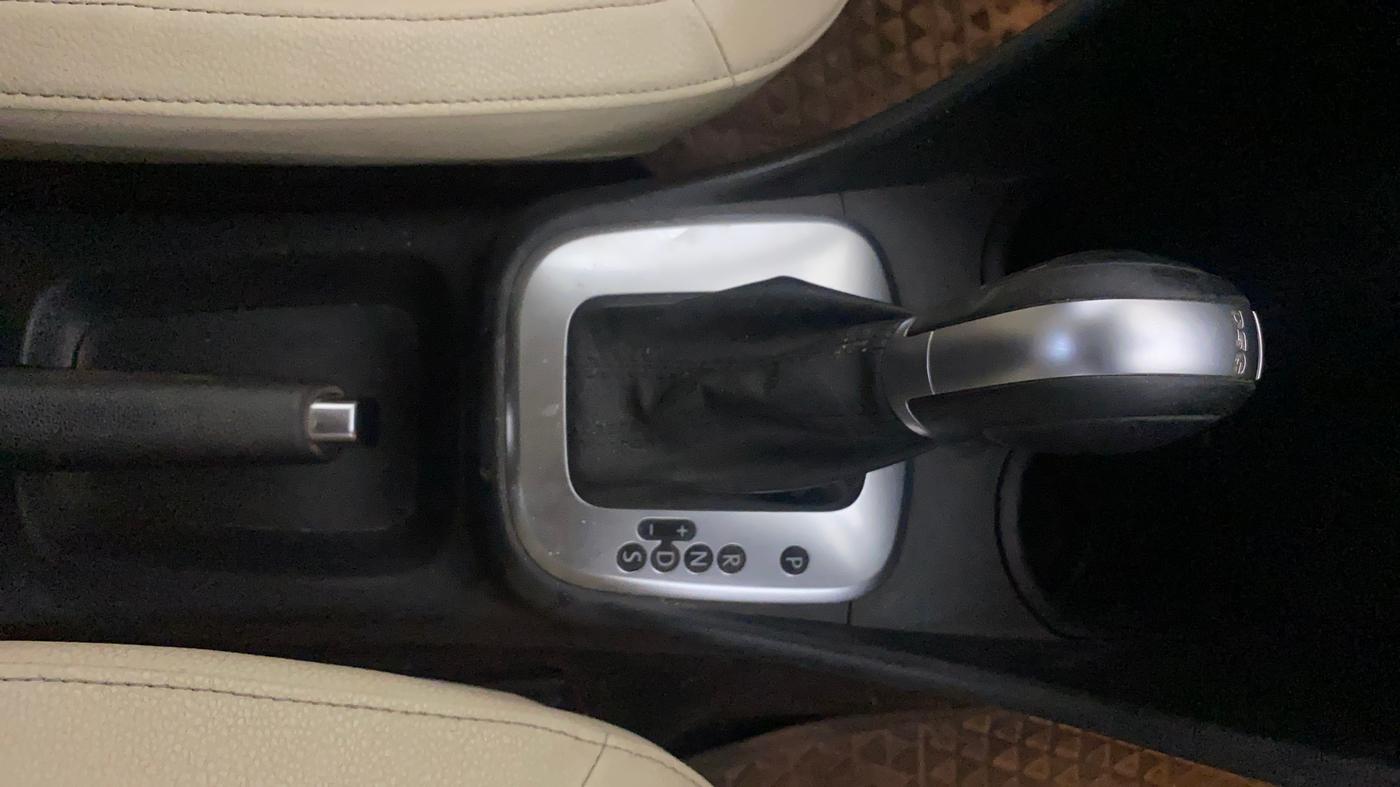 2019 Volkswagen Vento HIGHLINE PLUS 1.2 AT, Petrol, Automatic, 49,462 km, Gear Lever