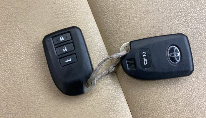 2020 Toyota YARIS V CVT, Petrol, Automatic, 67,534 km, Key Close Up