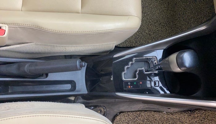 2020 Toyota YARIS V CVT, Petrol, Automatic, 67,534 km, Gear Lever