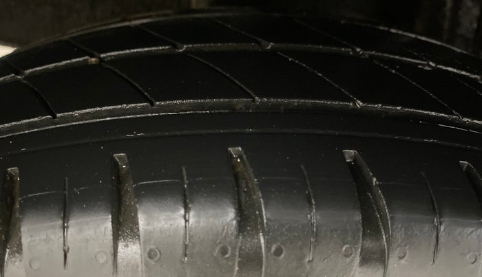 2020 Renault Kwid CLIMBER 1.0 AMT (O), Petrol, Automatic, 29,365 km, Right Rear Tyre Tread