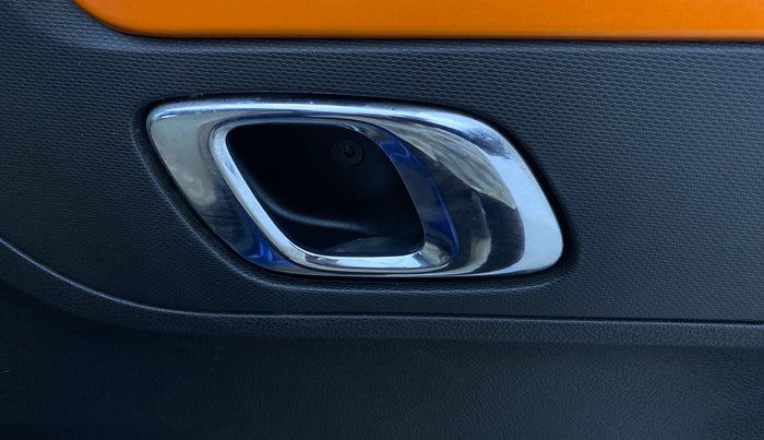 2020 Renault Kwid CLIMBER 1.0 AMT (O), Petrol, Automatic, 29,365 km, Driver Side Door Panels Control