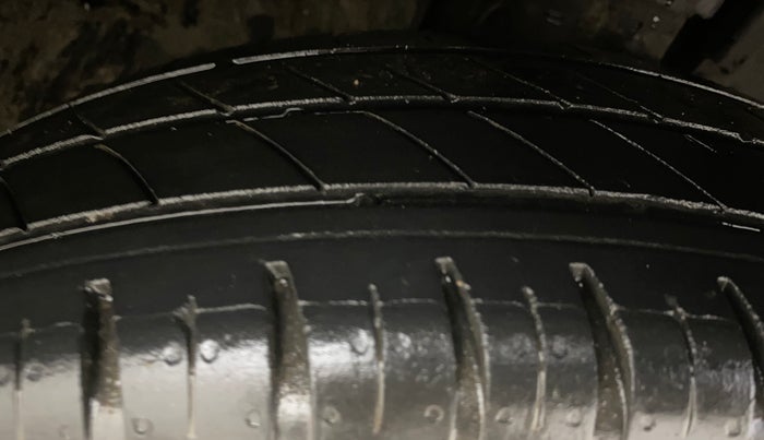 2020 Renault Kwid CLIMBER 1.0 AMT (O), Petrol, Automatic, 29,365 km, Right Front Tyre Tread