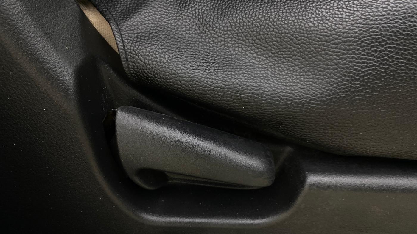 2018 Maruti Wagon R 1.0 VXI, Petrol, Manual, 33,682 km, Driver Side Adjustment Panel