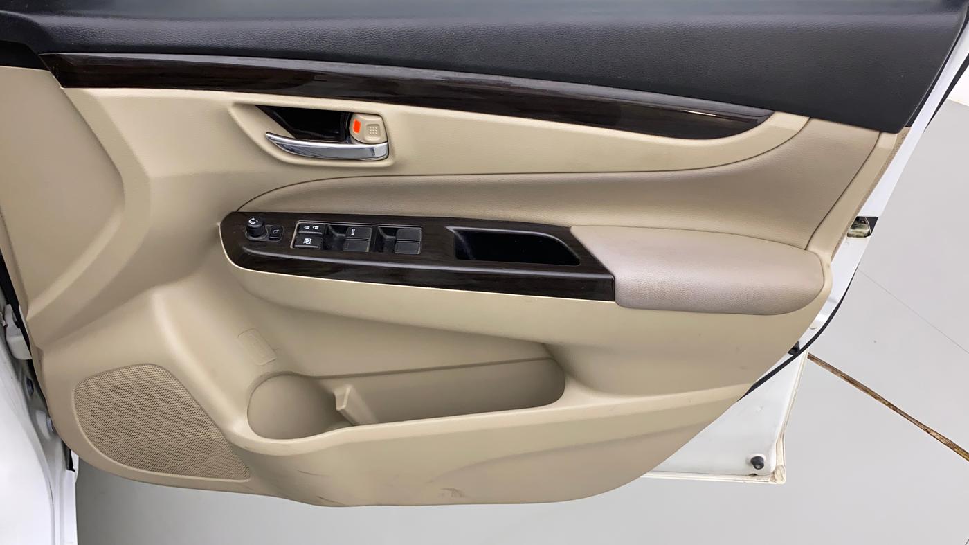 2017 Maruti Ciaz ZETA 1.4  MT PETROL, Petrol, Manual, 73,437 km, Driver Side Door Panels Control