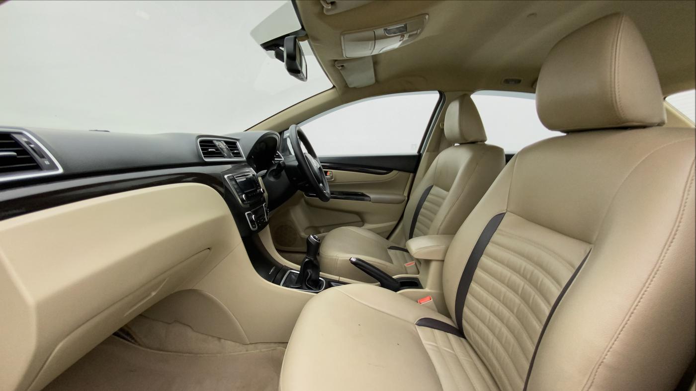 2017 Maruti Ciaz ZETA 1.4  MT PETROL, Petrol, Manual, 73,437 km, Right Side Front Door Cabin