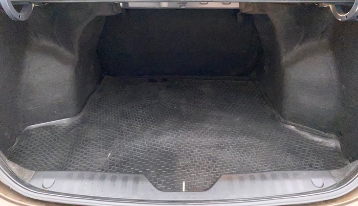 2018 Maruti Ciaz ALPHA  AT 1.5 SHVS PETROL, Petrol, Automatic, 92,446 km, Boot Inside
