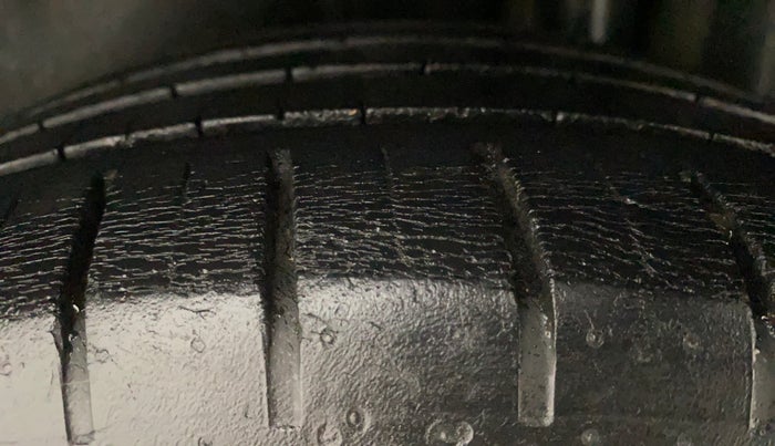 2018 Maruti Ciaz ALPHA  AT 1.5 SHVS PETROL, Petrol, Automatic, 92,446 km, Left Rear Tyre Tread