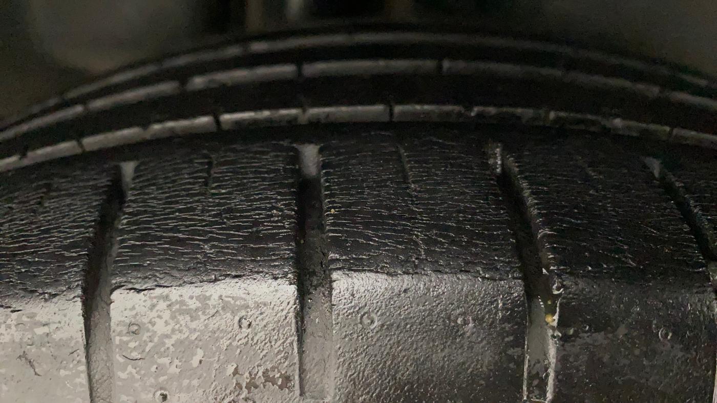 2018 Maruti Ciaz ALPHA  AT 1.5 SHVS PETROL, Petrol, Automatic, 92,446 km, Right Rear Tyre Tread