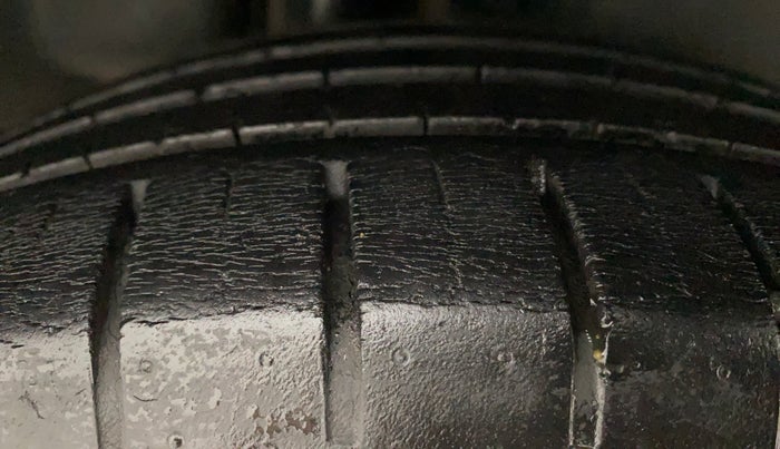 2018 Maruti Ciaz ALPHA  AT 1.5 SHVS PETROL, Petrol, Automatic, 92,446 km, Right Rear Tyre Tread
