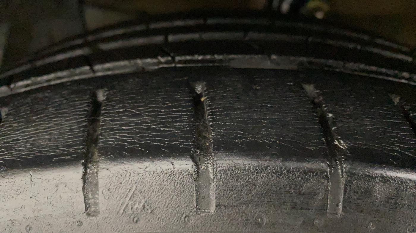 2018 Maruti Ciaz ALPHA  AT 1.5 SHVS PETROL, Petrol, Automatic, 92,446 km, Left Front Tyre Tread