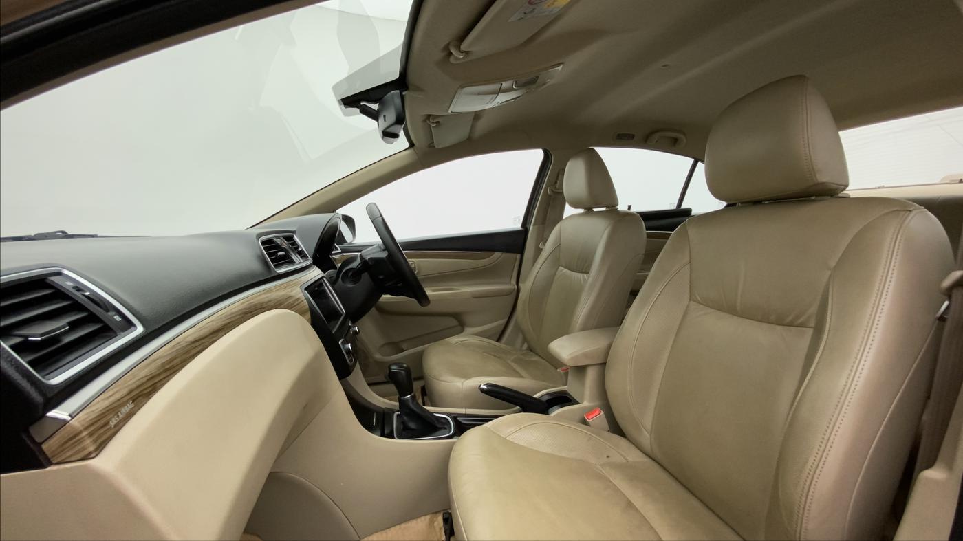 2018 Maruti Ciaz ALPHA  AT 1.5 SHVS PETROL, Petrol, Automatic, 92,446 km, Right Side Front Door Cabin