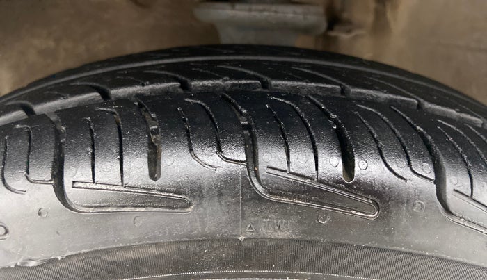 2014 Maruti Alto 800 LXI, Petrol, Manual, 63,025 km, Left Front Tyre Tread