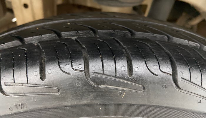 2014 Maruti Alto 800 LXI, Petrol, Manual, 63,025 km, Right Rear Tyre Tread