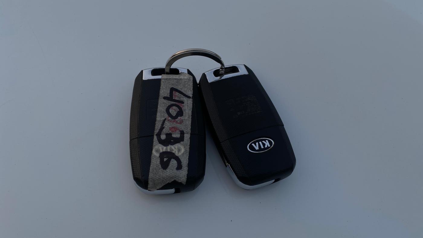 2021 KIA SONET HTK PLUS 1.5 AT, Diesel, Automatic, 1,15,286 km, Key Close Up