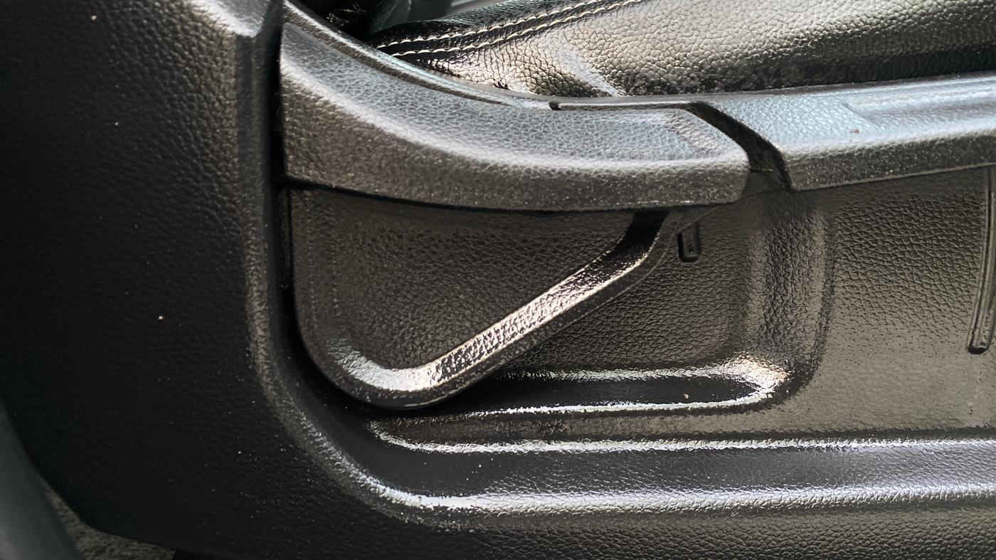2021 KIA SONET HTK PLUS 1.5 AT, Diesel, Automatic, 1,15,286 km, Driver Side Adjustment Panel