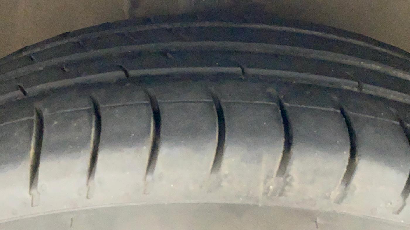 2014 Maruti Ritz VDI, Diesel, Manual, 72,395 km, Right Front Tyre Tread