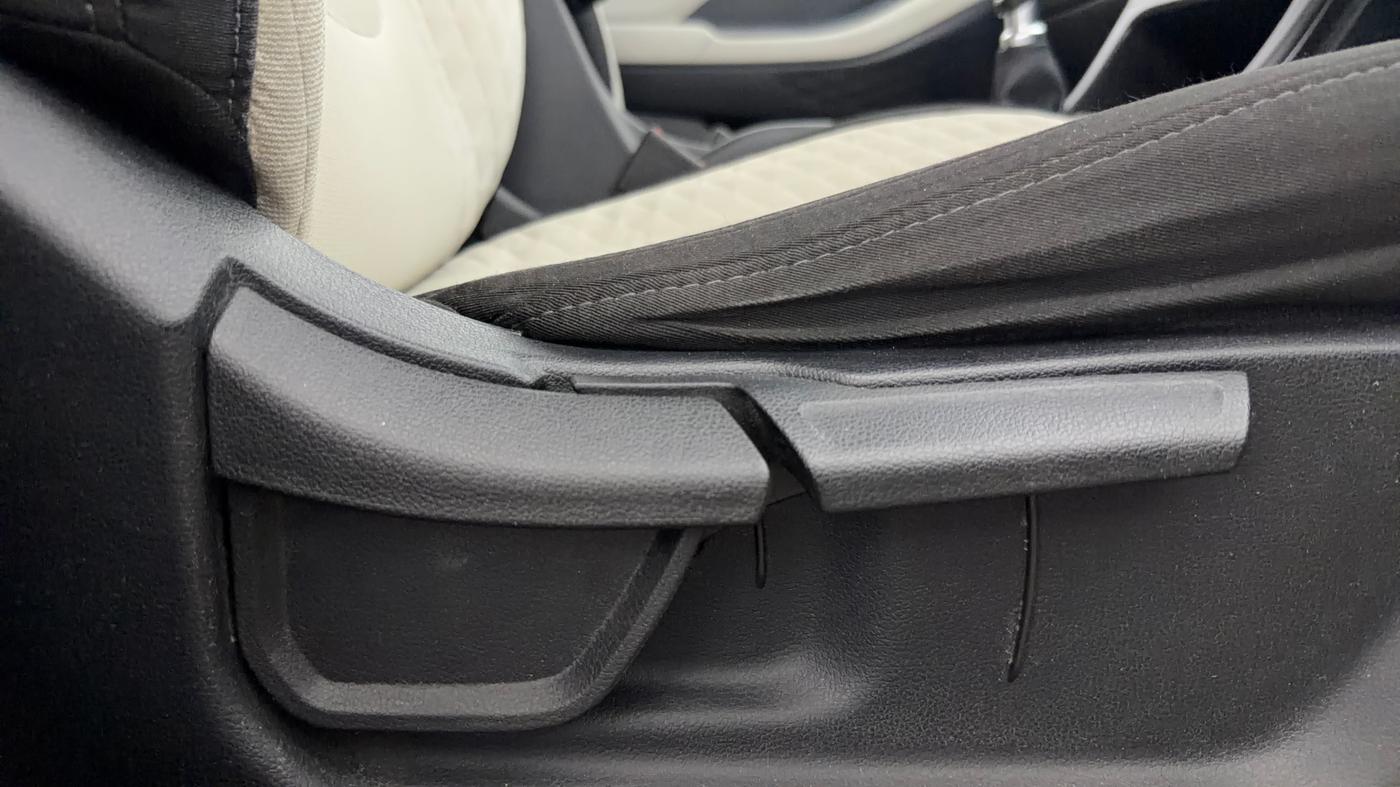 2023 Hyundai Creta SX 1.5 PETROL, Petrol, Manual, 33,914 km, Driver Side Adjustment Panel