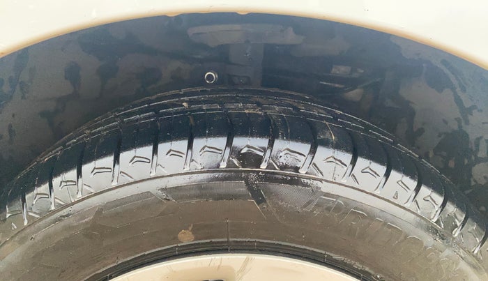 2017 Maruti Ertiga VXI, Petrol, Manual, 73,188 km, Right Front Tyre Tread