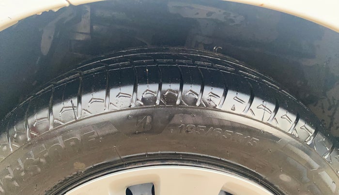 2017 Maruti Ertiga VXI, Petrol, Manual, 73,188 km, Left Front Tyre Tread