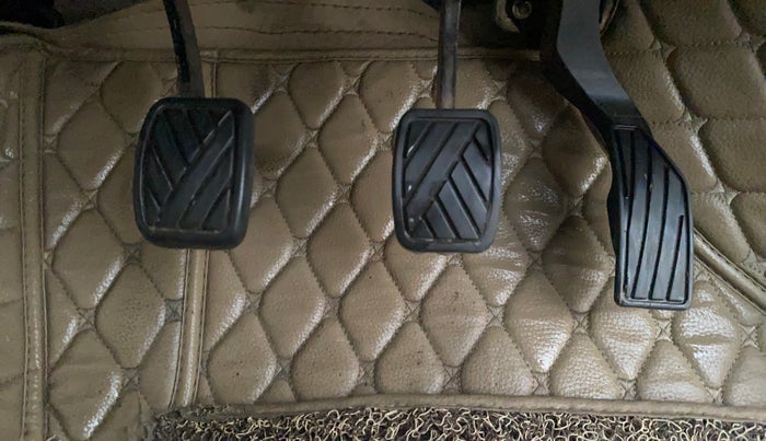 2017 Maruti Ertiga VXI, Petrol, Manual, 73,188 km, Pedals