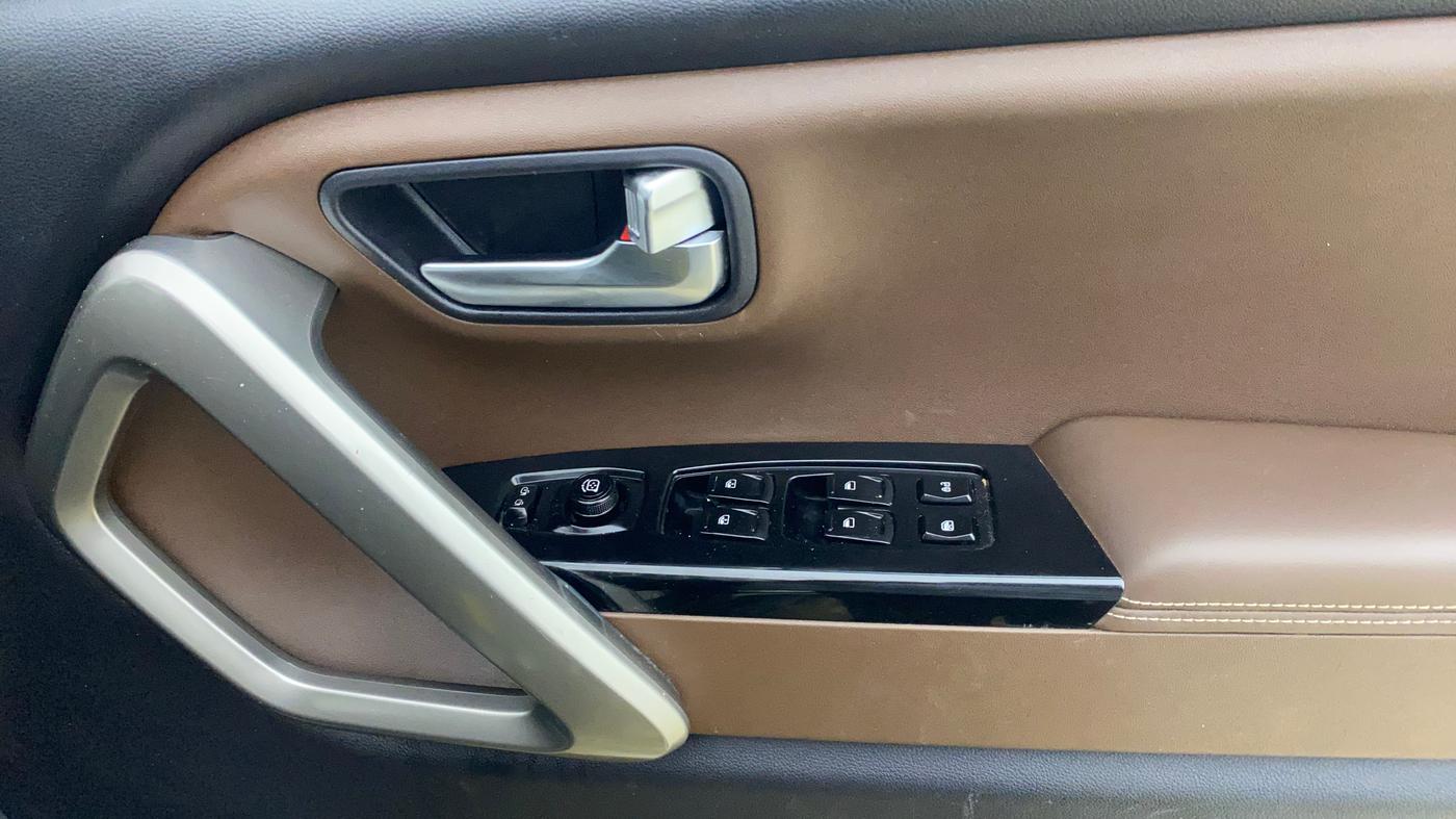 2023 Mahindra SCORPIO-N Z8 L DIESEL AT 2WD 7 STR, Diesel, Automatic, 57,379 km, Driver Side Door Panels Control