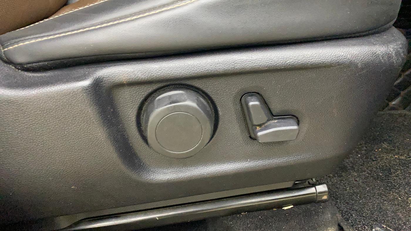 2023 Mahindra SCORPIO-N Z8 L DIESEL AT 2WD 7 STR, Diesel, Automatic, 57,379 km, Driver Side Adjustment Panel