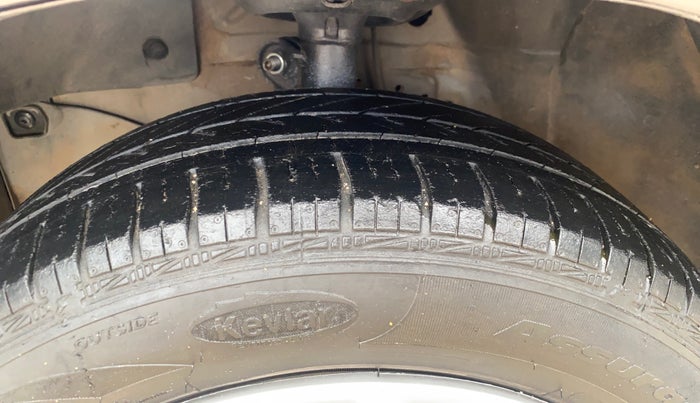 2013 Honda Amaze 1.2L I-VTEC S, Petrol, Manual, 1,14,320 km, Left Front Tyre Tread