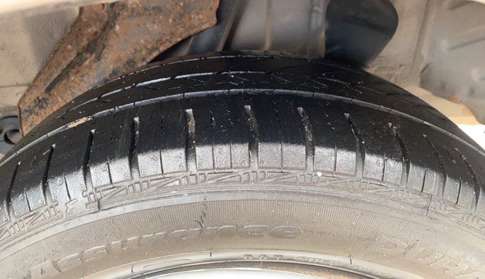 2013 Honda Amaze 1.2L I-VTEC S, Petrol, Manual, 1,14,320 km, Left Rear Tyre Tread
