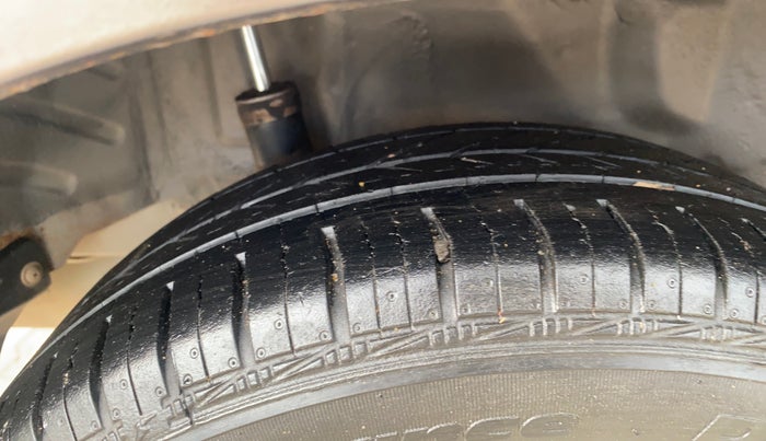 2013 Honda Amaze 1.2L I-VTEC S, Petrol, Manual, 1,14,320 km, Right Rear Tyre Tread