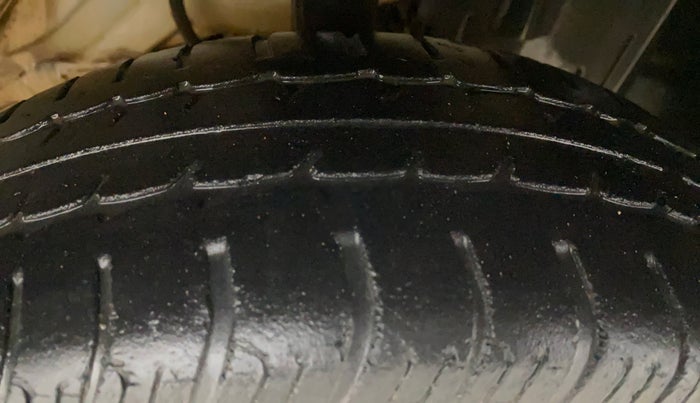 2015 Datsun Go T, Petrol, Manual, 25,845 km, Right Front Tyre Tread