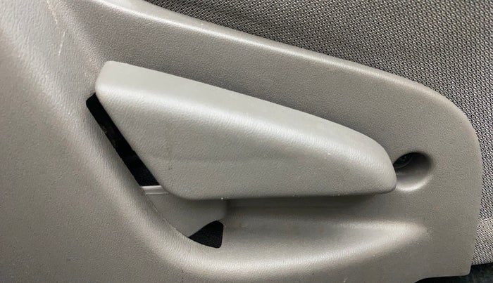 2015 Datsun Go T, Petrol, Manual, 25,845 km, Driver Side Adjustment Panel