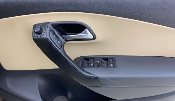 2016 Volkswagen Ameo HIGHLINE DSG 1.5 DIESEL , Diesel, Automatic, 1,06,980 km, Driver Side Door Panels Control