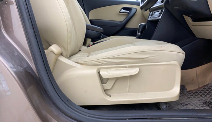 2016 Volkswagen Ameo HIGHLINE DSG 1.5 DIESEL , Diesel, Automatic, 1,06,980 km, Driver Side Adjustment Panel