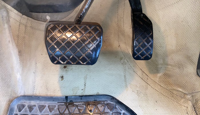 2016 Volkswagen Ameo HIGHLINE DSG 1.5 DIESEL , Diesel, Automatic, 1,06,980 km, Pedals