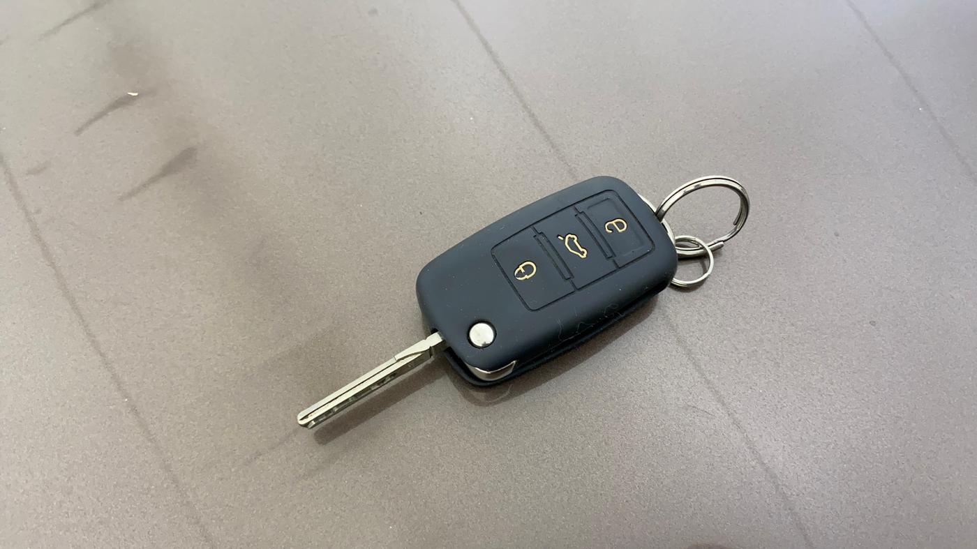 2016 Volkswagen Ameo HIGHLINE DSG 1.5 DIESEL , Diesel, Automatic, 1,06,902 km, Key Close Up