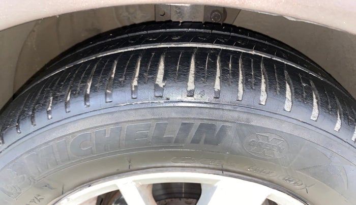 2016 Volkswagen Ameo HIGHLINE DSG 1.5 DIESEL , Diesel, Automatic, 1,06,980 km, Right Front Tyre Tread