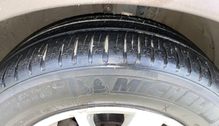 2016 Volkswagen Ameo HIGHLINE DSG 1.5 DIESEL , Diesel, Automatic, 1,06,980 km, Left Front Tyre Tread