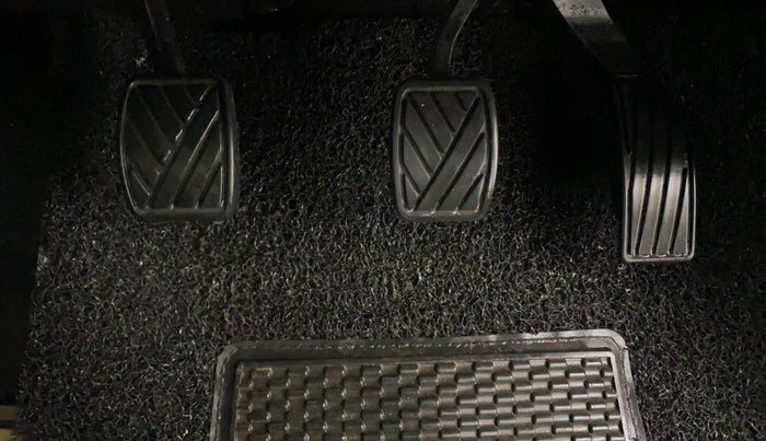 2021 Maruti S Cross SIGMA 1.5, Petrol, Manual, 38,971 km, Pedals